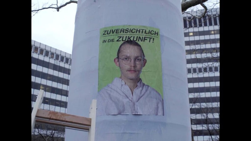 Eine glatte Stirn deutet auf Unempfindlichkeit hin — Filmstill