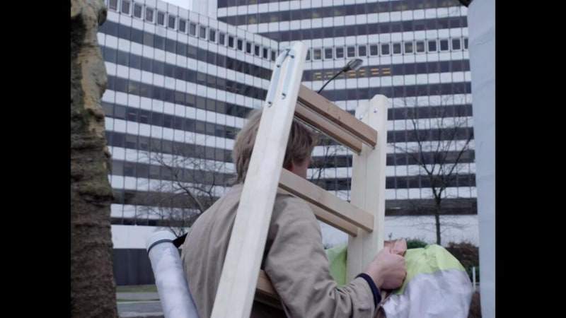 Eine glatte Stirn deutet auf Unempfindlichkeit hin — Filmstill