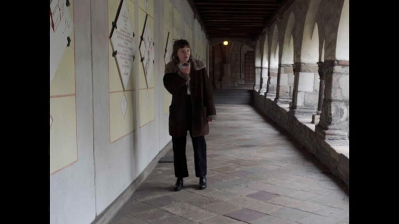 Eine glatte Stirn deutet auf Unempfindlichkeit hin — Filmstill